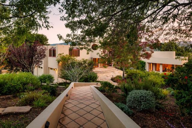 14300 Saddle Mountain Drive, Los Altos Hills CA: https://media.crmls.org/mediaz/54757c9c-74ba-4182-b934-3afc4859329f.jpg