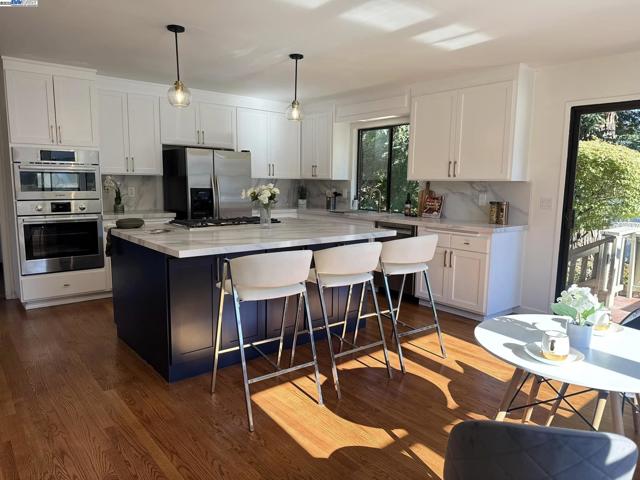 4732 Mira Vista Drive, Castro Valley CA: https://media.crmls.org/mediaz/5475cf9c-3840-475e-9635-d6c61b2d49c5.jpg