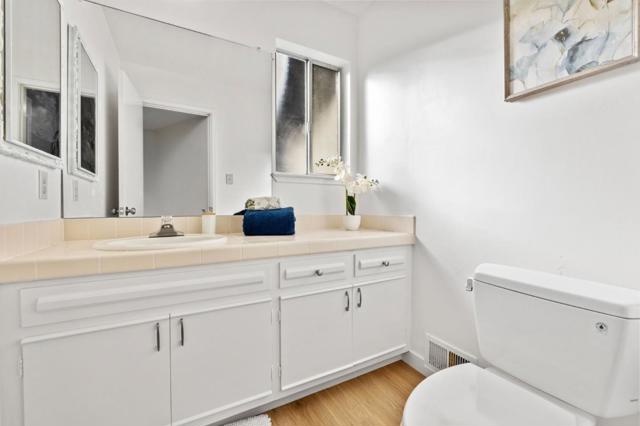 942 Viewridge Drive, San Mateo CA: https://media.crmls.org/mediaz/5475da62-8ac6-4207-b0ea-e3b510c2379c.jpg