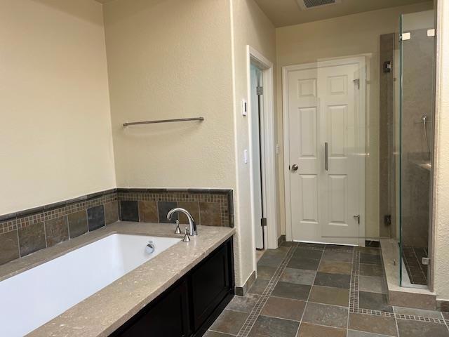 63 WATERSIDE Circle, Redwood City CA: https://media.crmls.org/mediaz/54769431-f609-4653-9e2a-992cf4d5aa39.jpg