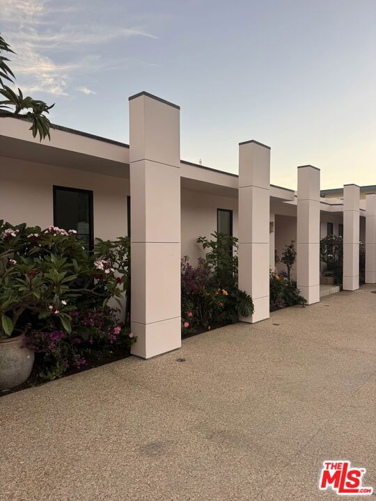 21650 Pacific Coast Highway — Contemporary