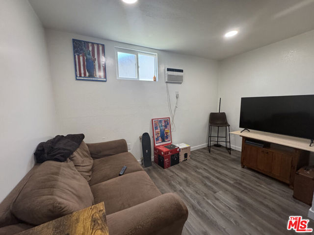 1726 W 37th Place, Los Angeles CA: https://media.crmls.org/mediaz/5476ed1d-64d4-4cb7-ad59-7e4d5e10df2e.jpg