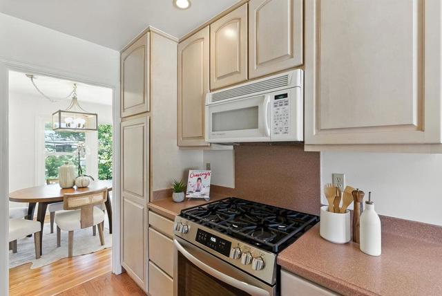 120 42nd Avenue, San Mateo CA: https://media.crmls.org/mediaz/5477156b-a518-4be6-a9a5-0f47e8d1798e.jpg