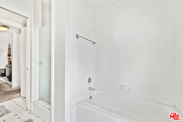 10396 Almayo Avenue, Los Angeles CA: https://media.crmls.org/mediaz/54774d92-ff94-4ecb-a97c-28b1d25aa49d.jpg