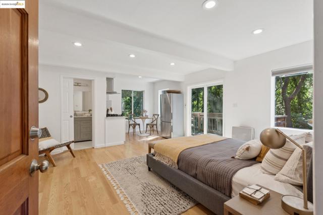 2429 Scout Rd, Oakland CA: https://media.crmls.org/mediaz/54778c61-33fd-4547-ae61-5f55e4e63cf7.jpg