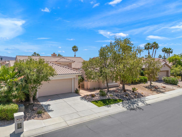 37396 Pineknoll Avenue, Palm Desert CA: https://media.crmls.org/mediaz/5477a9f5-44fd-474c-b8ae-95b4354671a6.jpg