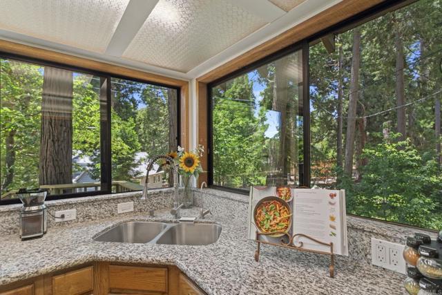 Detail Gallery Image 8 of 38 For 1148 Saturn Way, Crestline,  CA 92325 - 3 Beds | 2 Baths