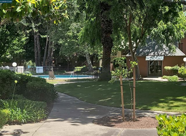 810 Oak Grove Rd, Concord CA: https://media.crmls.org/mediaz/5477d441-c65c-42e2-8536-39cae03a4979.jpg