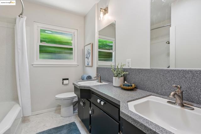 1023 Overlook Rd, Berkeley CA: https://media.crmls.org/mediaz/5477d599-01e0-423b-ad88-2b1de6c0dca5.jpg