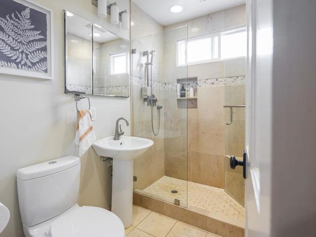 1087 Rio Vista Drive, Pacifica CA: https://media.crmls.org/mediaz/5477fe01-39be-4a2c-8d14-9d23bea33c0c.jpg