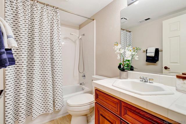 11515 Corte Playa Las Brisas, San Diego CA: https://media.crmls.org/mediaz/54781375-cf4f-4309-912e-db0fd5c24d74.jpg