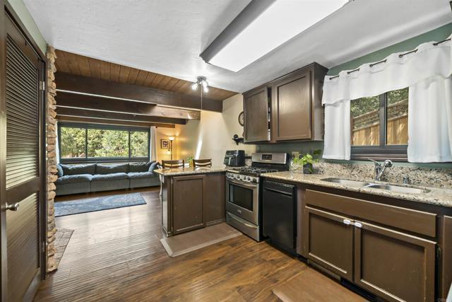 Detail Gallery Image 5 of 13 For 52633 Sunset Ln, Idyllwild,  CA 92549 - 3 Beds | 2 Baths