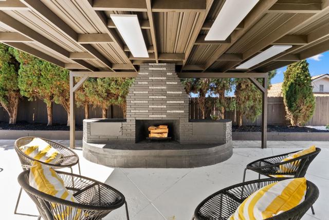 Detail Gallery Image 6 of 52 For 4984 Gaylord Dr, San Diego,  CA 92117 - 3 Beds | 2 Baths