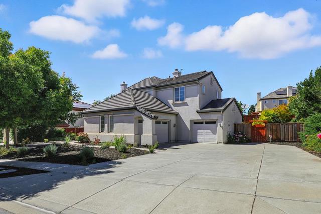553 Lower Vintners Circle, Fremont CA: https://media.crmls.org/mediaz/547877e3-2428-4ce6-b613-3816a6703a2a.jpg