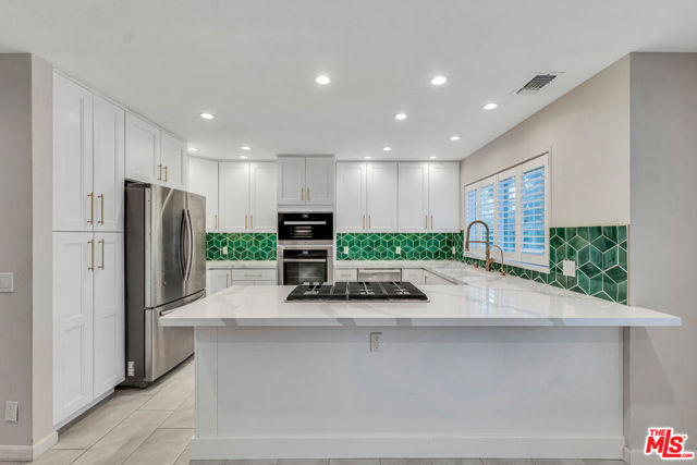 20950 Oxnard Street, Woodland Hills CA: https://media.crmls.org/mediaz/547880eb-3a7e-4756-b4a5-6f82944edd45.jpg