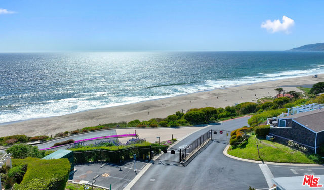 29672 Zuma Bay Way, Malibu CA: https://media.crmls.org/mediaz/5478a4ac-3cb2-49cc-93b3-4d37cd2c7fc4.jpg