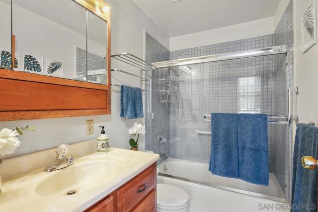 1173 Oasis Ave, Chula Vista CA: https://media.crmls.org/mediaz/5478c522-6646-4ee3-a803-ee88e7ad8e29.jpg