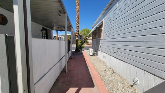 74711 Dillon Road, Desert Hot Springs CA: https://media.crmls.org/mediaz/54793c5c-7a40-4bd3-a968-e939c33321e9.jpg