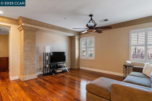 1669 Albani Place, Brentwood CA: https://media.crmls.org/mediaz/5479769a-2c3b-499c-9eca-8d109586e061.jpg