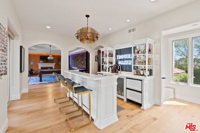 23593 Park South Street, Calabasas CA: https://media.crmls.org/mediaz/5479880e-8275-43bd-b3ff-bdd6a24ff2fb.jpg