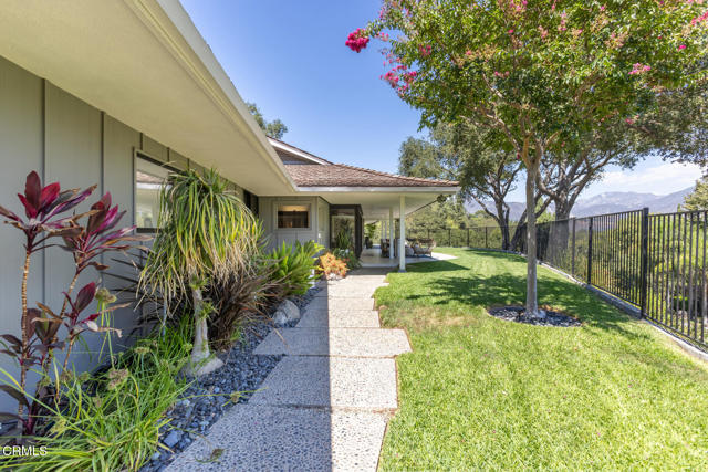 3608 Hampstead Road, La Canada Flintridge CA: https://media.crmls.org/mediaz/5479ae0c-fc60-4026-aaaf-853815191417.jpg