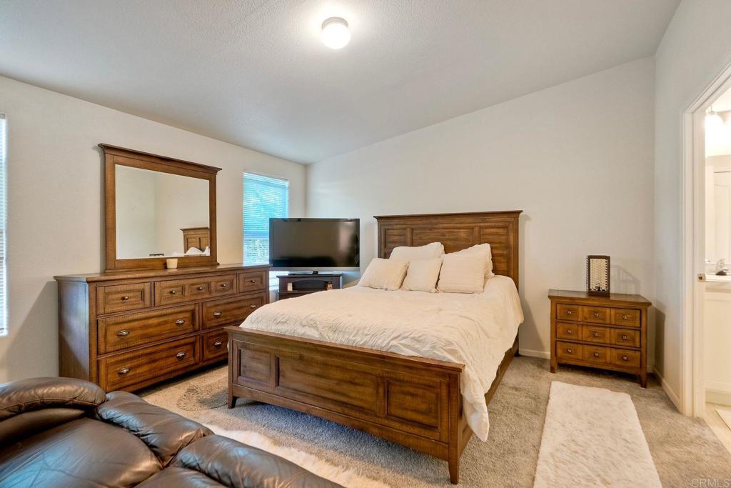 2700 E Valley Pkwy - photo 11