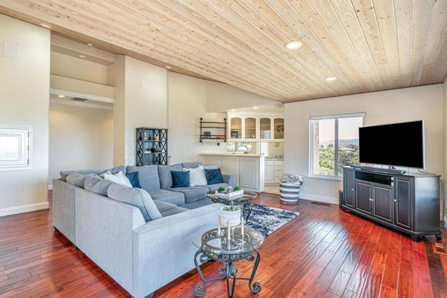 25061 Hidden Mesa Court, Monterey CA: https://media.crmls.org/mediaz/5479bf8e-fe2e-48f4-92f2-84e04918d4d1.jpg
