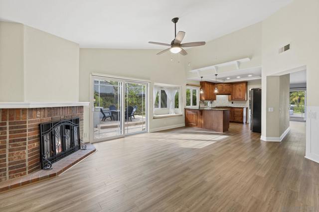 2241 Willowbrook St, Escondido CA: https://media.crmls.org/mediaz/5479fd5b-4a3d-49cf-80cb-982aa6884d61.jpg