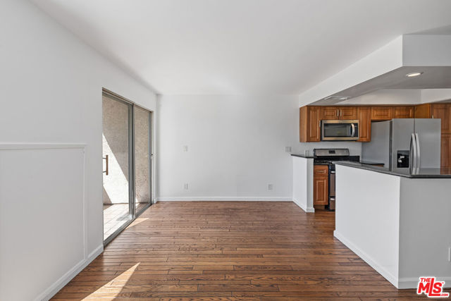 2700 Cahuenga Boulevard, Los Angeles CA: https://media.crmls.org/mediaz/547ab403-5954-4473-9c0d-0e4d424ccbac.jpg
