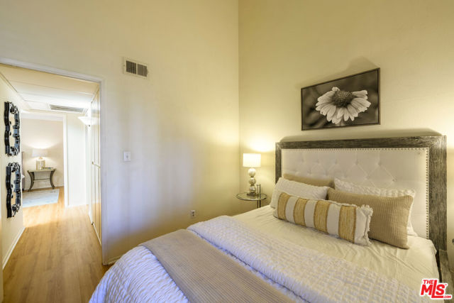 4628 Maytime Lane, Culver City CA: https://media.crmls.org/mediaz/547ac71b-6e66-4691-b084-bd403b58b7f4.jpg