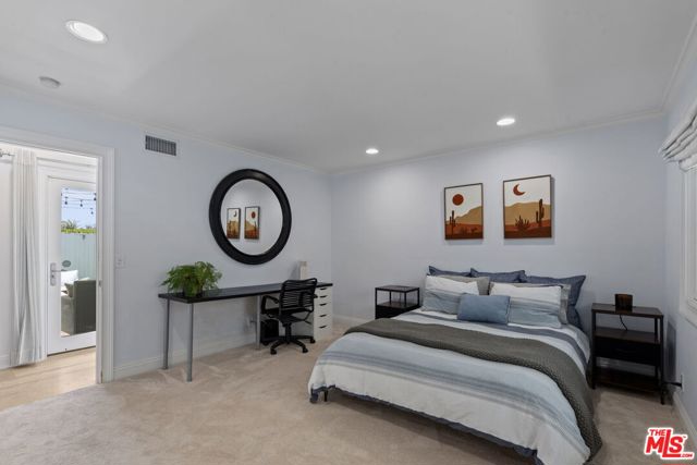 207 10th Street, Santa Monica CA: https://media.crmls.org/mediaz/547afdff-2bb7-4958-a135-fdfb4e43a076.jpg