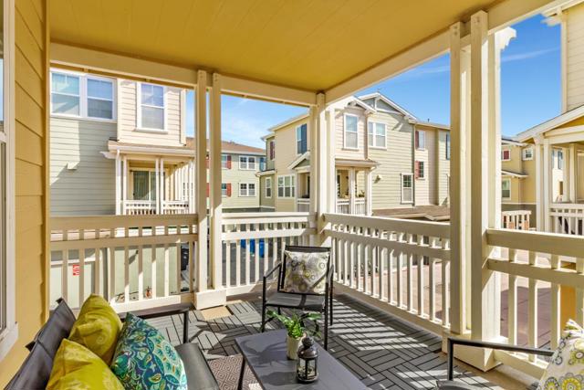 636 Bair Island Road, Redwood City CA: https://media.crmls.org/mediaz/547b16ea-6ef3-4013-93af-20c0612b9639.jpg