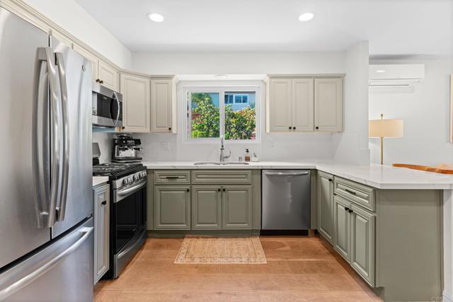 Detail Gallery Image 9 of 34 For 234 Delphinium St, Encinitas,  CA 92024 - 2 Beds | 2 Baths