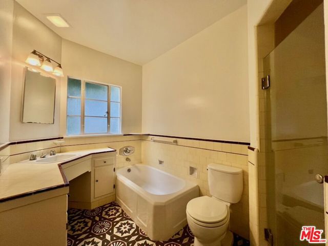 8474 Fountain Avenue, West Hollywood CA: https://media.crmls.org/mediaz/547cf5a4-2bdc-4f3e-b86f-ec5f6fb3e60c.jpg