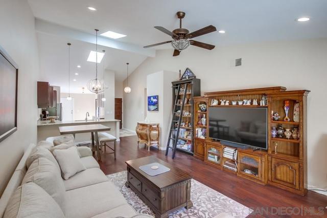 17832 Avenida Cordillera, San Diego CA: https://media.crmls.org/mediaz/547d9287-02e1-4ca7-877f-832a28427072.jpg