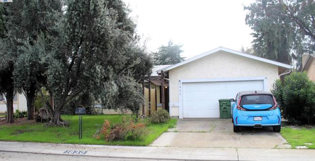 1830 Alegre Dr, Tracy CA: https://media.crmls.org/mediaz/547dace4-05d2-43a8-b620-727b9fff6f79.jpg