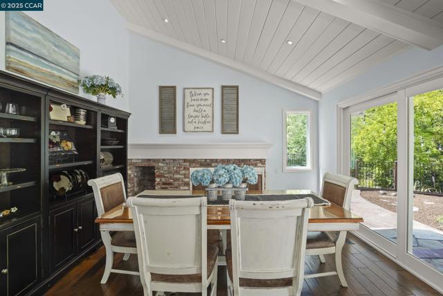 24 Ray Ct, Alamo CA: https://media.crmls.org/mediaz/547ddab1-20ac-404a-b969-0621254e70ed.jpg