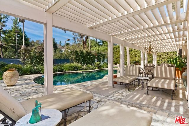 2807 Deep Canyon Drive, Beverly Hills CA: https://media.crmls.org/mediaz/547dec90-f50a-40ec-a699-2cccb6c3f314.jpg