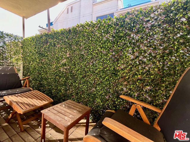 1144 10th Street, Santa Monica CA: https://media.crmls.org/mediaz/547dfd30-8ad4-48de-a5ba-dc2feb719db2.jpg
