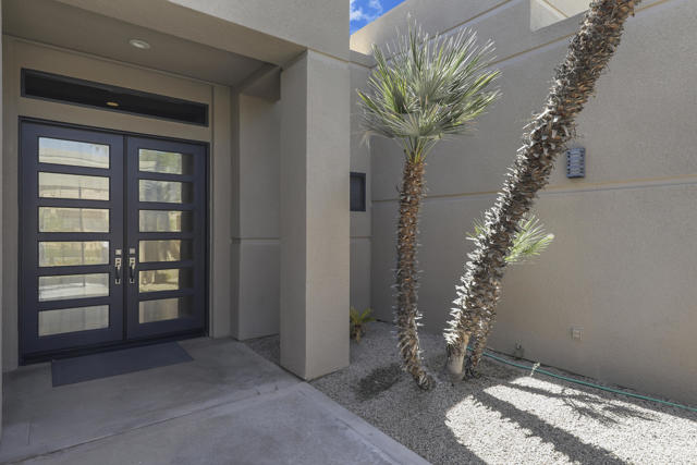 41800 Jones Drive, Palm Desert CA: https://media.crmls.org/mediaz/547e4bb0-4a91-42df-a566-b8c834ae3a1f.jpg