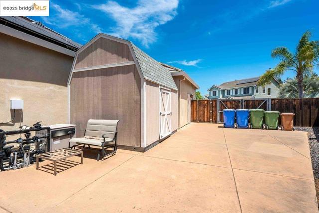 2981 Atherton Pl, Brentwood CA: https://media.crmls.org/mediaz/547efe30-ef91-4e60-88f2-1bd19cf22413.jpg