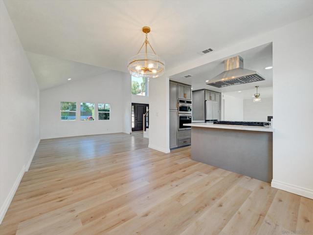 995 Bluecrest St, Corona CA: https://media.crmls.org/mediaz/547f609a-b510-433d-8f9c-cf83a3cdef44.jpg