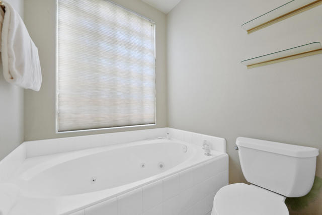 2450 Quincy Way, Palm Springs CA: https://media.crmls.org/mediaz/547fc0fc-6c3f-41e6-85c6-c4f64b1a9f38.jpg