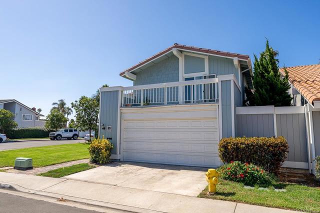 Detail Gallery Image 2 of 37 For 6 Bahama Bend, Coronado,  CA 92118 - 4 Beds | 2/1 Baths