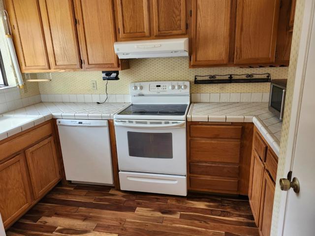 111 Bean Creek Road, Scotts Valley CA: https://media.crmls.org/mediaz/548003a2-37a8-42c2-9a9b-034c30062da0.jpg
