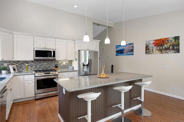 1824 Carolyn Drive, Chula Vista CA: https://media.crmls.org/mediaz/54805427-bd1b-470e-ad32-92bea6b0022f.jpg