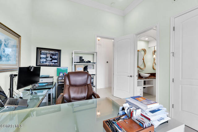 932 Rosario Drive, Thousand Oaks CA: https://media.crmls.org/mediaz/54805d96-26cc-4db4-9473-7704238620d2.jpg