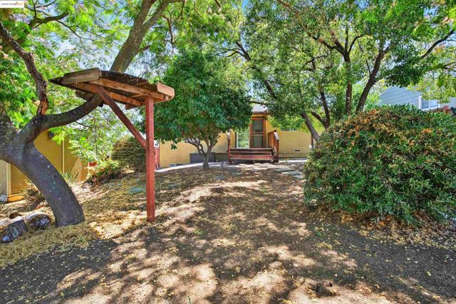 41 Corte Dorado Ct., Benicia CA: https://media.crmls.org/mediaz/54810031-0b43-4902-9cb4-a6948fb9594b.jpg