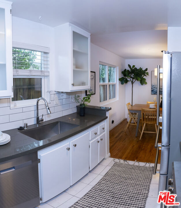 654 Broadway Street photo 23