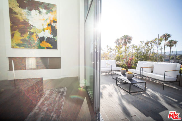 8600 Wilshire Boulevard, Beverly Hills CA: https://media.crmls.org/mediaz/54817396-3dd6-4b9a-b486-0c1ffcd77497.jpg